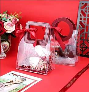 Bolsa de embalaje de plástico transparente INS, bolsa de asas de <span class=keywords><strong>PVC</strong></span> con flores, bolsa de regalo para acompañantes de dulces de boda, venta al por mayor - Product Image 1
