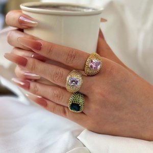 Bague élégante et unique avec grand diamant, plaquée or 18 carats, entièrement sertie de zircon, bijoux imperméables pour hommes et femmes - Product Image 6