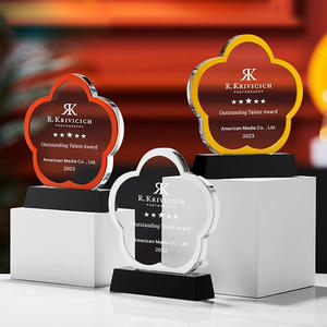 Cadeau de trophée de récompense de <span class=keywords><strong>cristal</strong></span> en métal en forme de fleur <span class=keywords><strong>d</strong></span>'artisanat de <span class=keywords><strong>verre</strong></span> de <span class=keywords><strong>cristal</strong></span> <span class=keywords><strong>d</strong></span>'affaires de souvenir personnalisé - Product Image 4