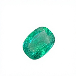 Esmeralda Natural Certificada de Zambia, Corte Cojín, con Buen Color y Brillo, Gema Suelta de 3.70 Quilates - Product Image 1