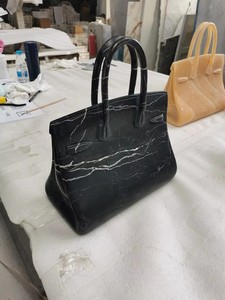 Desain Modern Mewah Patung Batu Marmer Hitam Nero <span class=keywords><strong>Marquina</strong></span> Kerajinan Tangan Seni Patung Marmer Model Tas untuk Dekorasi Villa Hotel - Product Image 5