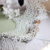 Dentelle française avec broderie sur le marché Accessoires de dentelle soluble dans l'eau en soie de polyester pour la maison et la mode pour chaussures et sacs