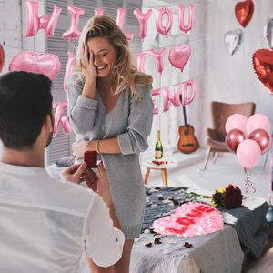 Ballon « Serai-tu ma petite amie » de 16 pouces, ballons en forme de cœur de 18 pouces, ballons en mylar avec pétales de rose artificiels, décorations pour la Saint-Valentin - Product Image 4