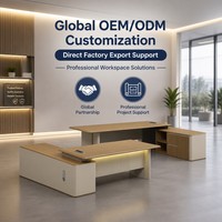 Scrivania da Ufficio a L con Gambe Curve in Acciaio, MDF E1 Termoformato, Barra Luminosa a LED, Tavolo Direzionale con Cassetto Portacavi con Serratura a Codice