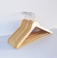 Cintres en bois massif personnalisables avec logo, vente en gros, pour costumes et vêtements – Nouveauté !