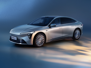 Modèle phare 2025 pour la berline de luxe Electra L7 Avenir avec système City NOA, 27 haut-parleurs, sièges Nappa, autonomie CLTC de 302 km, 252 kW, 400 Nm - Product Image 1