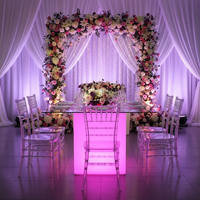 Table de mariage en plastique LED avec base et chaises transparentes en cristal, design moderne, utilisation en extérieur, 16 couleurs