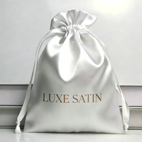 Vente en gros de pochettes en tissu satiné imprimé de différentes tailles avec logo personnalisé, sac à cordon anti-poussière pour cosmétiques, bijoux, lingerie, cheveux