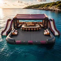 Plateforme flottante gonflable robuste pour parc aquatique avec toboggan, auvent, canapé, table pour projets hôteliers et vente en gros