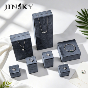 Support de présentation de bijoux JINSKY haut de gamme en velours gris pour comptoir, bagues et présentation en magasin - Product Image 2