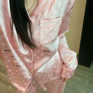 <span class=keywords><strong>Pigiama</strong></span> da Donna in Raso di Lusso, Set 2 Pezzi Jacquard Damascato a Maniche Lunghe, Regalo per Damigelle in Confezione - Product Image 4