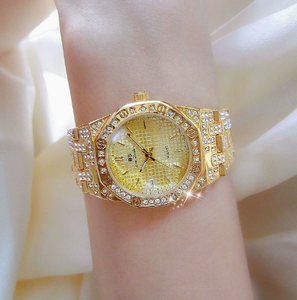 Montre de luxe pour femme en or, cadran octogonal à quartz avec strass, affichage analogique, fermoir déployant - Product Image 1