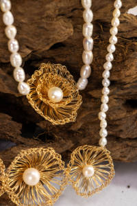 Collar de Perlas Naturales de Agua Dulce con Cadena de Hojas Envueltas en Metal Plateado, Joyería de Lujo Coreana para Unisex, Regalo de Moda para Fiestas - Product Image 4