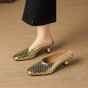 Mules et pantoufles pour femmes Cialisa en tissu argenté et doré, nouvelle collection été 2026, chaussures de haute qualité, bout carré, talons mi-hauts tendance - Product Image 1