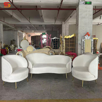Chaise à bascule de conception moderne d'usine, mobilier de hall d'hôtel, chaise en cage à oiseaux dorée