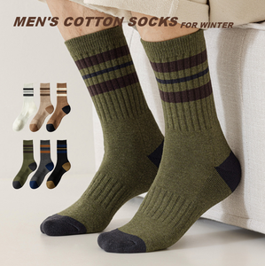 <span class=keywords><strong>Chaussettes</strong></span> en coton rayées personnalisées en gros, absorbantes, <span class=keywords><strong>chaudes</strong></span>, épaisses, en tissu éponge, <span class=keywords><strong>pour</strong></span> hommes, <span class=keywords><strong>chaussettes</strong></span> thermiques mi-mollet <span class=keywords><strong>pour</strong></span> <span class=keywords><strong>l</strong></span>'<span class=keywords><strong>hiver</strong></span> quotidien - Product Image 1