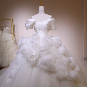 Robe de mariée romantique <span class=keywords><strong>grande</strong></span> <span class=keywords><strong>taille</strong></span>, col rond, robe de bal florale 3D, jupe en tulle superposée, fabrication sur mesure, vente en gros - Product Image 4