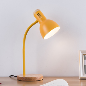 Automatisch dimmbare LED-Schreibtischlampe mit 3 Farben, einstellbarer Helligkeit, flexiblem Schwanenhals, Lichtsensor und USB-Ladeanschluss - Product Image 2