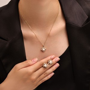Ensemble de boucles d'oreilles et collier en perles florales brillantes, en alliage de cuivre, bijoux de luxe à la mode pour femmes, à porter au quotidien - Product Image 2
