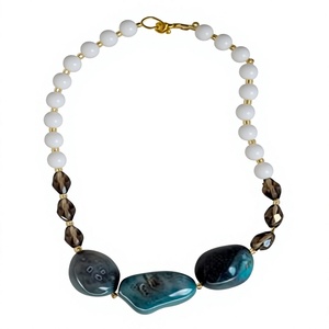 Collar clásico hecho a mano con cuentas de resina, morado y naranja, de forma irregular, joyería de moda, pieza llamativa para mujer, ideal para fiestas. - Product Image 3