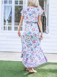 Robe décontractée pour femme, imprimé floral bohème, en rayonne, mi-mollet, col en V, manches courtes, coupe trapèze, écologique, grande taille, respirante - Product Image 4