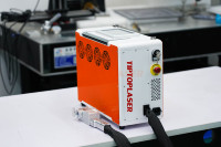 Chariot à dos équipement de rouille laser portable 50w 100w enlèvement de surface métallique peinture acier machine de nettoyage laser à impulsions
