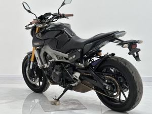 Motocicleta Todoterreno <span class=keywords><strong>Yamaha</strong></span> <span class=keywords><strong>MT</strong></span>-<span class=keywords><strong>09</strong></span> de 900cc de Gasolina - Product Image 5