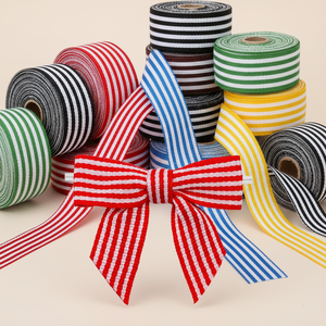Cinta de grogrén Gordon Ribbons a rayas rojas y blancas para envolver regalos, decoración de pasteles, manualidades y la elaboración de lazos. - Product Image 1