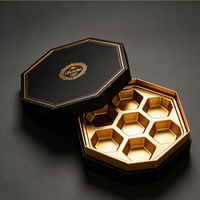 Boîte cadeau rigide de luxe en chocolat truffé avec couvercle hexagonal supérieur et inférieur et insert