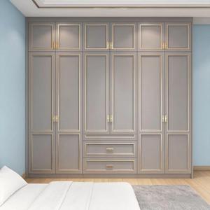 Armadio Moderno in MDF con Pannelli Rialzati, Finiture Dorate, Ante Grigie e Telaio in Legno Scuro, Mobile per Camera da Letto - Product Image 3