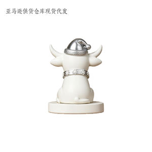 Encantadora Estatuilla Personalizada - Toro Blanco con Gorro de Santa Plateado y Cuello con Copos de Nieve - Pieza Decorativa, Perfecta para Decoración Navideña del Oeste - Product Image 4