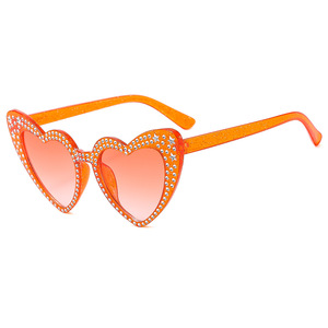 Lunettes de soleil de luxe en forme de cœur avec grand cadre, lunettes de soleil effet amour, lunettes de soleil rétro pour femmes, protection UV400, 1 pièce - Product Image 3