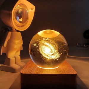 Luce notturna decorativa della sfera <span class=keywords><strong>di</strong></span> cristallo della <span class=keywords><strong>luna</strong></span> 3D del regalo del partito con la Base <span class=keywords><strong>di</strong></span> legno quadrata - Product Image 4