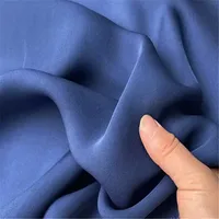 Tissu en soie double georgette de qualité supérieure, disponible en plusieurs couleurs, matière confortable au toucher, idéal pour les robes et vêtements féminins, directement de l'usine.