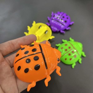 Venta al por mayor directa de fábrica: Coche de juguete de plástico con diseño de mariquita, mini vehículo de retroceso para niños, OEM ODM, logotipo personalizado - Product Image 1