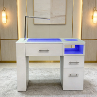 Table et chaises de manucure LED modernes et luxueuses pour techniciens de salon de beauté