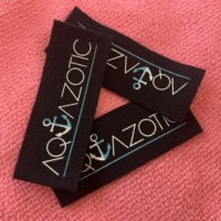 Coudre sur l'impression 100% étiquette en coton noir, étiquette de logo en coton épais à bas prix