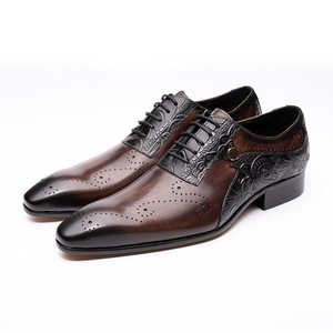 Oxford para Hombre con Acabado Pulido OEM |   Medallón Brogue + Relieve Floral en Relieve en Relieve 3D |   Adornos Decorativos |   Marrón Antiguo |   Suela de Goma con Cordones - Product Image 1