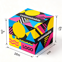 Boîte rigide deux pièces style Memphis ludique avec imprimé géométrique audacieux à blocs de couleur et logo personnalisé en relief – Coffret cadeau pour boutique de mode