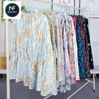 Vêtements d'occasion, Grade A, Robe mi-longue en mousseline de soie à fleurs pour femme, été, couleurs et tailles variées, commande minimum 500 kg