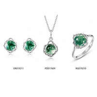 Ensemble de bijoux en agate verte naturelle ronde avec monture torsadée irrégulière en argent S925, comprenant des clous d'oreilles et une bague réglable à anse fendue