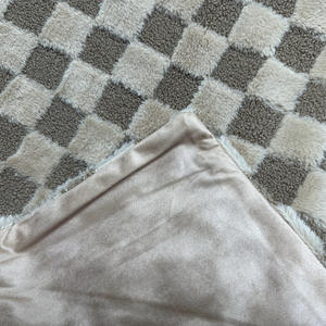 Manta <span class=keywords><strong>de</strong></span> Jacquard Catiónica con Diseño <span class=keywords><strong>de</strong></span> Tablero <span class=keywords><strong>de</strong></span> Ajedrez, Imitación <span class=keywords><strong>de</strong></span> Piel <span class=keywords><strong>de</strong></span> Conejo, Manta Súper Doble Capa, Manta Pequeña para el Hogar - Product Image 5