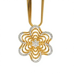 สร้อยคอจี้เพชรเพาะเลี้ยงรูปดอกไม้เคลือบทองคำเหลือง - Product Image 1