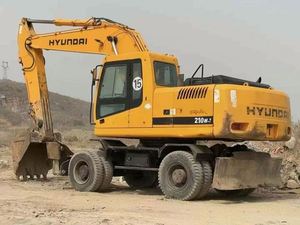 Vente Urgente : Excavatrice sur pneus HYUNDAI 210W, état quasi neuf (90%) |   Pompe hydraulique Hyundai |   Inspection OEM du moteur d'origine - Product Image 2