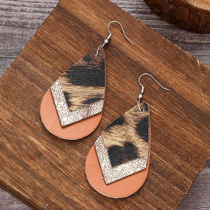 Pendientes colgantes geométricos de leopardo de tres capas Vintage de piel sintética hipoalergénicos de moda para mujeres UIONEN 878 - Product Image 2