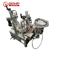 Machine de remplissage et de bouchage de bouteilles rondes semi-automatique de table pour la fabrication à petite échelle, peut être personnalisée, remplisseuse et bouchonneuse