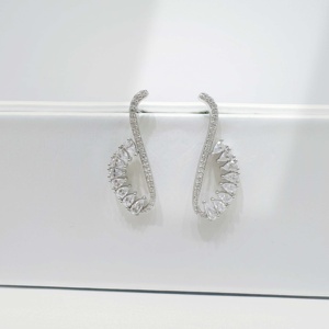 Pendientes de plata de ley 925 personalizados, grandes, elegantes, chapados en oro, con circonita, estilo exagerado, para mujer, ideales para fiestas de verano. - Product Image 2