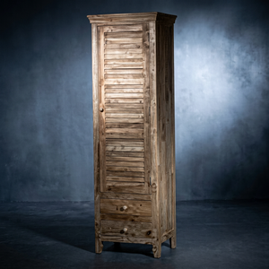 Armoire haute en bois massif avec portes à persiennes et 2 tiroirs, meuble de chambre rustique - Product Image 1