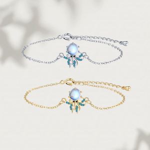 Bracelet en Zircon Blanc Plaqué Platine avec Breloque Pieuvre et Pierre de Lune, Micro-incrusté de Zircons, Bijou Femme en Forme d'Animal Marin - Product Image 2