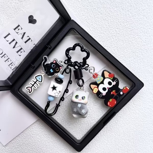 Nouveau porte-clés personnalisé Skullpanda, poupée de dessin animé en PVC, porte-clés DIY en métal, accessoires pour clés de voiture - Product Image 4